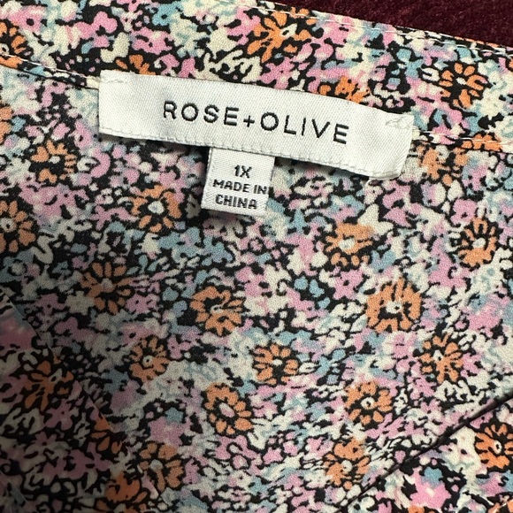 Floral Blouse🌸 - Picture 3 of 3